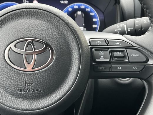 Toyota Yaris 1.5 Hybrid 130 Executive | Demonstratie auto | Night sky black metallic | ActivLease financial lease