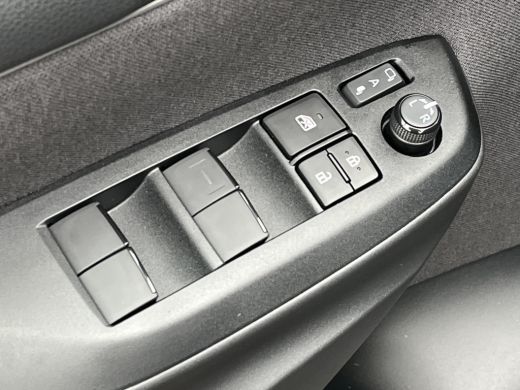 Toyota Yaris 1.5 Hybrid 130 Executive | Demonstratie auto | Night sky black metallic | ActivLease financial lease