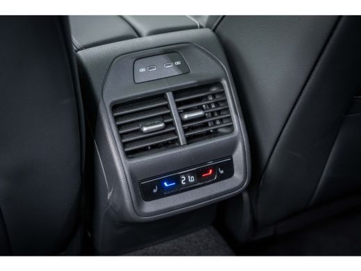 Volkswagen Passat Variant Volkswagen R-Line Edition | Inclusief € 2000,- inruilvoordeel Inclusief € 2000,- inruilvo... ActivLease financial lease