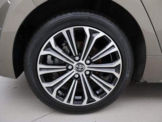 Toyota Corolla 1.8 HYBRID FIRST EDITION *BTW* + ADAPTIVE CRUISE / 17 INCH / LED / NAVIGATIE ActivLease financial lease