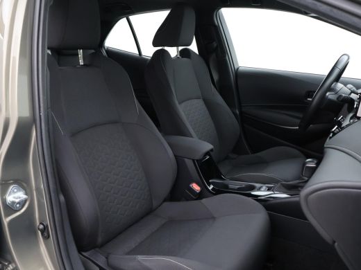 Toyota Corolla 1.8 HYBRID FIRST EDITION *BTW* + ADAPTIVE CRUISE / 17 INCH / LED / NAVIGATIE ActivLease financial lease