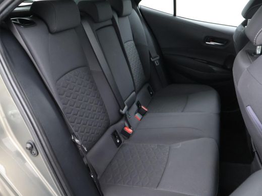 Toyota Corolla 1.8 HYBRID FIRST EDITION *BTW* + ADAPTIVE CRUISE / 17 INCH / LED / NAVIGATIE ActivLease financial lease