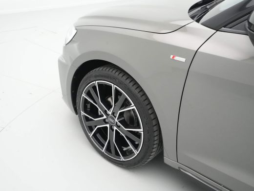 Audi A1 Sportback 25 TFSI S edition Verw. voorstoelen Keyless Climate control CarPlay ActivLease financial lease