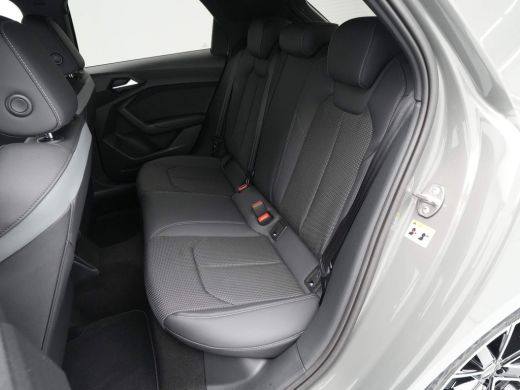 Audi A1 Sportback 25 TFSI S edition Verw. voorstoelen Keyless Climate control CarPlay ActivLease financial lease