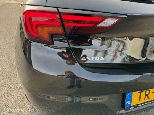 Opel Astra 1.0 Business+ Navigatie , Climaat , Parkeerhulp achter , Velgen 17 inch , Zwart metaallak , deale... ActivLease financial lease