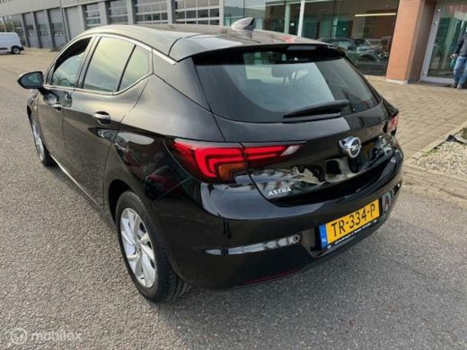Opel Astra 1.0 Business+ Navigatie , Climaat , Parkeerhulp achter , Velgen 17 inch , Zwart metaallak , deale... ActivLease financial lease