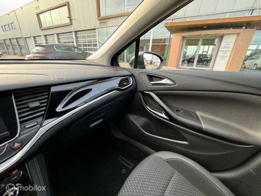 Opel Astra 1.0 Business+ Navigatie , Climaat , Parkeerhulp achter , Velgen 17 inch , Zwart metaallak , deale... ActivLease financial lease