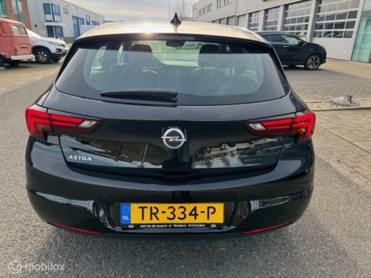 Opel Astra 1.0 Business+ Navigatie , Climaat , Parkeerhulp achter , Velgen 17 inch , Zwart metaallak , deale... ActivLease financial lease