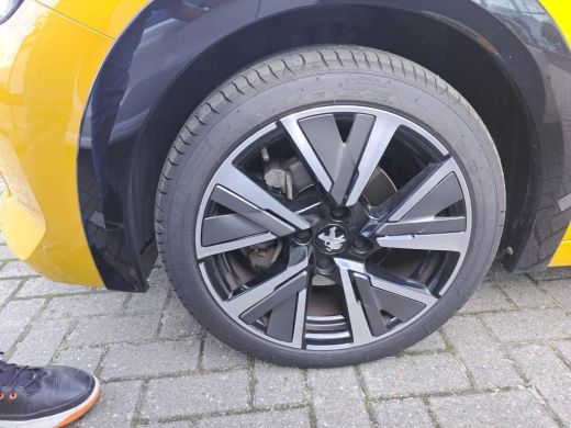 Peugeot 208 1.2 PureTech GT-Line VERWACHT | Camera | Climate Control | Carplay ActivLease financial lease