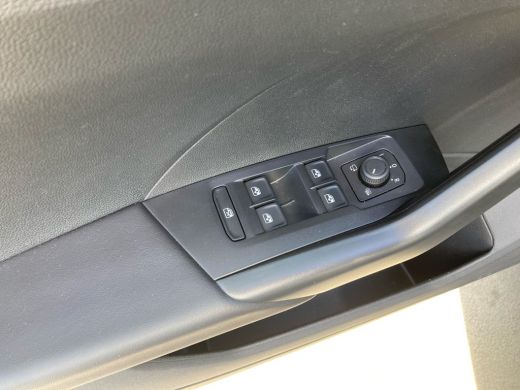 Volkswagen T-Cross 1.0 TSI 95 pk Life Edition | Multimedia pakket | Comfort pakket | Stoelverwarming | Apple Carplay | ActivLease financial lease