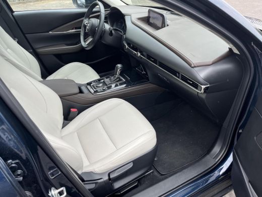 Mazda CX-30 2.0 e-SkyActiv-X M Hybrid Luxury | elektrisch glazen schuif-/kanteldak| BOSE Audio| Apple Carplay... ActivLease financial lease