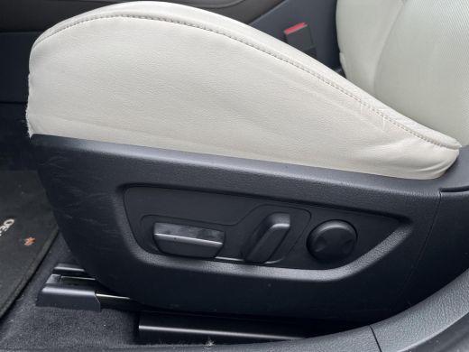 Mazda CX-30 2.0 e-SkyActiv-X M Hybrid Luxury | elektrisch glazen schuif-/kanteldak| BOSE Audio| Apple Carplay... ActivLease financial lease