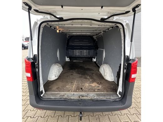 Mercedes Vito 111 CDI L2 Trekhaak airco. weinig km's Mercedes-Benz Vito 111 CDI Lang Trekhaak airco. weinig km's ActivLease financial lease
