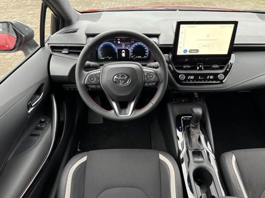 Toyota Corolla Hybrid 140 GR Sport **NAVIGATIE/ STOELVERWARMING/ PARKEERCAMERA** ActivLease financial lease
