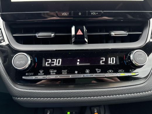 Toyota Corolla Hybrid 140 GR Sport **NAVIGATIE/ STOELVERWARMING/ PARKEERCAMERA** ActivLease financial lease