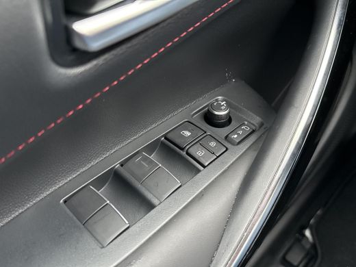 Toyota Corolla Hybrid 140 GR Sport **NAVIGATIE/ STOELVERWARMING/ PARKEERCAMERA** ActivLease financial lease