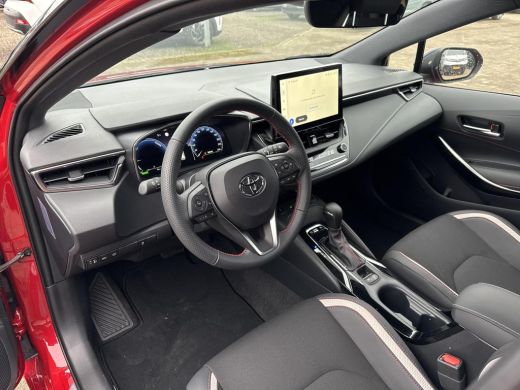 Toyota Corolla Hybrid 140 GR Sport **NAVIGATIE/ STOELVERWARMING/ PARKEERCAMERA** ActivLease financial lease