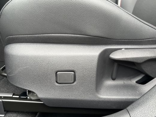 Toyota Corolla Hybrid 140 GR Sport **NAVIGATIE/ STOELVERWARMING/ PARKEERCAMERA** ActivLease financial lease