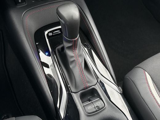 Toyota Corolla Hybrid 140 GR Sport **NAVIGATIE/ STOELVERWARMING/ PARKEERCAMERA** ActivLease financial lease