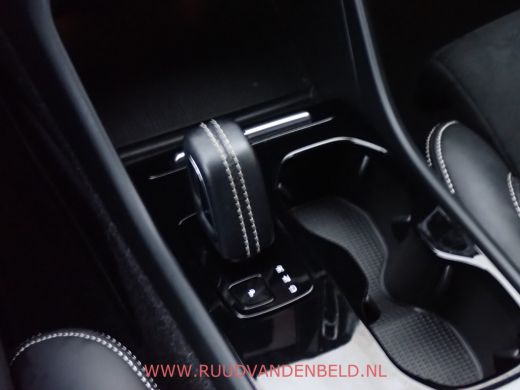 Volvo  XC40 Recharge P8 AWD R-Design SOH 90% KEYLESS/TREKHAAK/CAMERA ActivLease financial lease