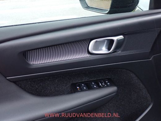 Volvo  XC40 Recharge P8 AWD R-Design SOH 90% KEYLESS/TREKHAAK/CAMERA ActivLease financial lease