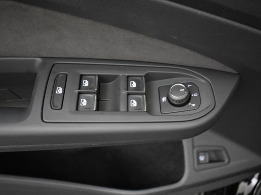 Volkswagen Golf 1.4 245PK eHybrid GTE | Matrix LED Koplampen | Stoel+Stuurwielverwaming | DeepBlack Parellak | 18... ActivLease financial lease