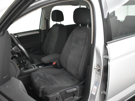 Volkswagen Touran 1.5TSI 150pk DSG | 100% Dealeronderhouden | Navigatie | Adaptive Cruise Control | Stoelverwarming... ActivLease financial lease