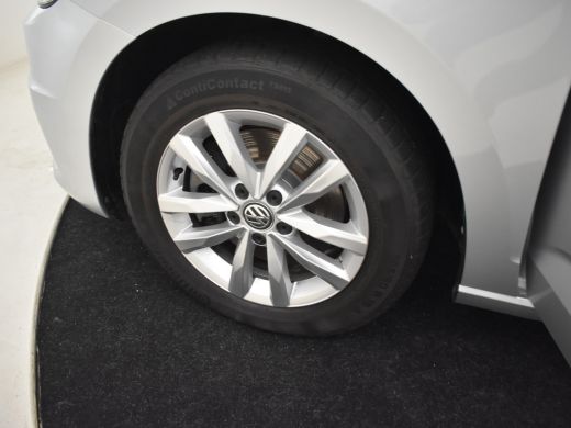 Volkswagen Touran 1.5TSI 150pk DSG | 100% Dealeronderhouden | Navigatie | Adaptive Cruise Control | Stoelverwarming... ActivLease financial lease