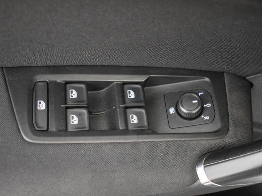 Volkswagen Touran 1.5TSI 150pk DSG | 100% Dealeronderhouden | Navigatie | Adaptive Cruise Control | Stoelverwarming... ActivLease financial lease
