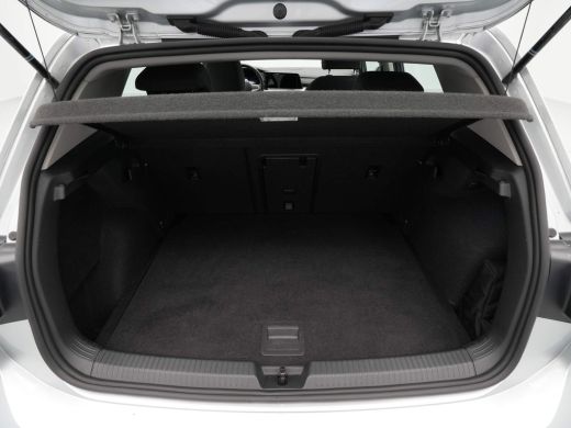 Volkswagen Golf 1.0 eTSI 110pk DSG Life Navigatie Pdc Acc Clima Demo RV ActivLease financial lease