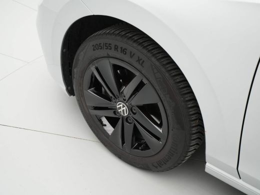 Volkswagen Golf 1.0 eTSI 110pk DSG Life Navigatie Pdc Acc Clima Demo RV ActivLease financial lease