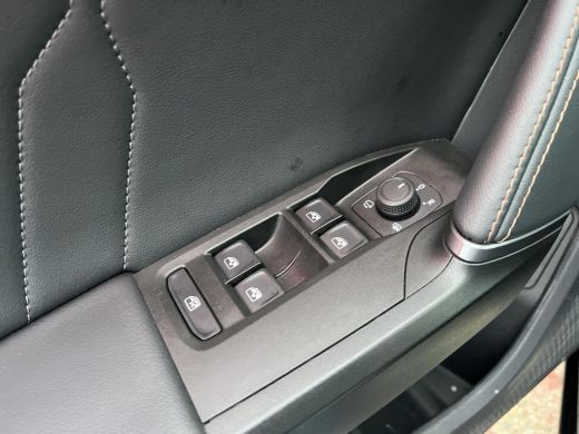 Seat Leon Sportstourer 1.4 e-Hybrid 204 pk PHEV | Navi | Clima | PHEV | Trekhaak | A-Camera | PDC | Elec. A-Klep | ActivLease financial lease