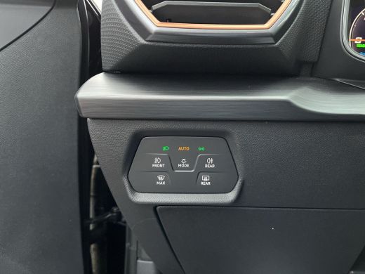 Seat Leon Sportstourer 1.4 e-Hybrid 204 pk PHEV | Navi | Clima | PHEV | Trekhaak | A-Camera | PDC | Elec. A-Klep | ActivLease financial lease