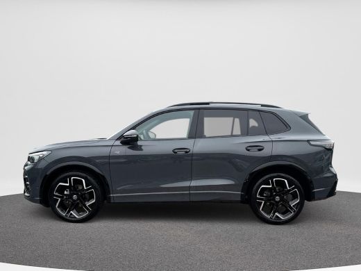 Volkswagen Tiguan 1.5 TSI 150 pk R-Line | Pano Dak | ERGO | Trekhaak | HUD | Mild Hybrid | Vol! |Leder | ActivLease financial lease