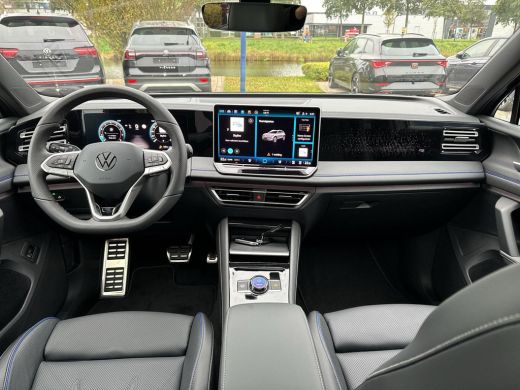 Volkswagen Tiguan 1.5 TSI 150 pk R-Line | Pano Dak | ERGO | Trekhaak | HUD | Mild Hybrid | Vol! |Leder | ActivLease financial lease