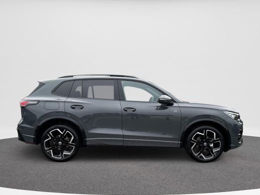 Volkswagen Tiguan 1.5 TSI 150 pk R-Line | Pano Dak | ERGO | Trekhaak | HUD | Mild Hybrid | Vol! |Leder | ActivLease financial lease