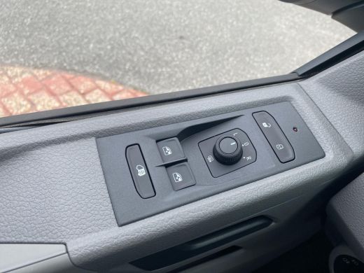 Volkswagen Transporter 2.0 TDI 110 pk L1H1 28 | Bijrijdersbank | Achterdeuren | A-Camera | BPM Vrij | Navi via App | ActivLease financial lease