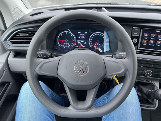 Volkswagen Transporter 2.0 TDI 110 pk L1H1 28 | Bijrijdersbank | Achterdeuren | A-Camera | Cruise | Navi via App | BPM V... ActivLease financial lease