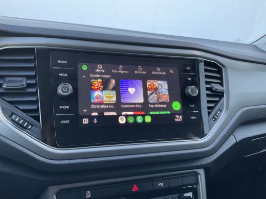 Volkswagen T-Roc 1.5 TSI R-Line AutomStoelverw Adaptive-Cruise Carplay-Navi 19inch Sport Business ActivLease financial lease
