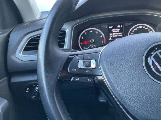 Volkswagen T-Roc 1.5 TSI R-Line AutomStoelverw Adaptive-Cruise Carplay-Navi 19inch Sport Business ActivLease financial lease