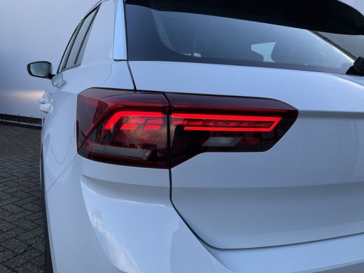 Volkswagen T-Roc 1.5 TSI R-Line AutomStoelverw Adaptive-Cruise Carplay-Navi 19inch Sport Business ActivLease financial lease