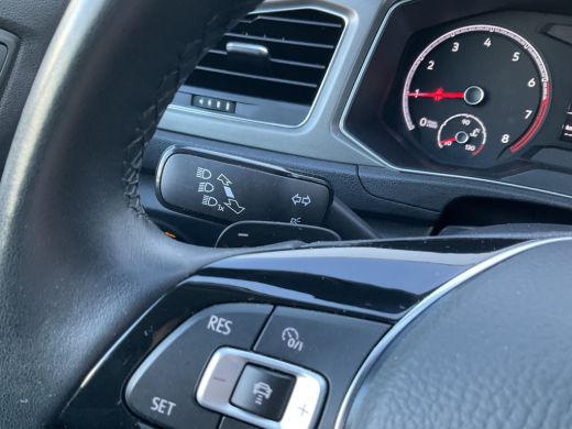 Volkswagen T-Roc 1.5 TSI R-Line AutomStoelverw Adaptive-Cruise Carplay-Navi 19inch Sport Business ActivLease financial lease