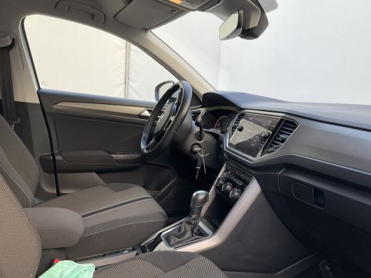 Volkswagen T-Roc 1.5 TSI R-Line AutomStoelverw Adaptive-Cruise Carplay-Navi 19inch Sport Business ActivLease financial lease