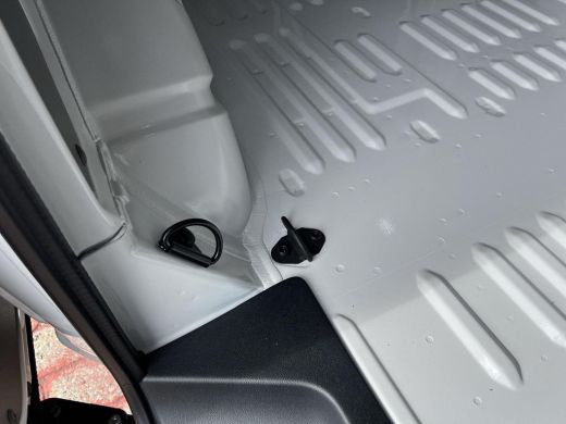 Volkswagen Transporter 2.0 TDI 110 pk L1H1 28 | Bijrijdersbank | Achterdeuren | A- Camera | BPM Vrij | ActivLease financial lease