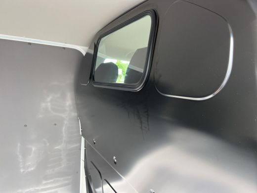 Volkswagen Transporter 2.0 TDI 110 pk L1H1 28 | Bijrijdersbank | Achterdeuren | A- Camera | BPM Vrij | ActivLease financial lease