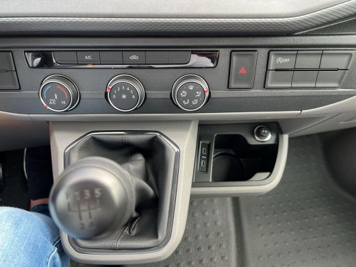 Volkswagen Transporter 2.0 TDI 110 pk L1H1 28 | Bijrijdersbank | Achterdeuren | A- Camera | BPM Vrij | ActivLease financial lease