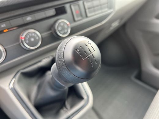 Volkswagen Transporter 2.0 TDI 110 pk L1H1 28 | Bijrijdersbank | Achterdeuren | A- Camera | BPM Vrij | ActivLease financial lease