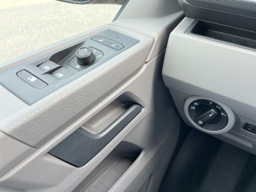 Volkswagen Transporter 2.0 TDI 110 pk L1H1 28 | Bijrijdersbank | Achterdeuren | A- Camera | BPM Vrij | ActivLease financial lease