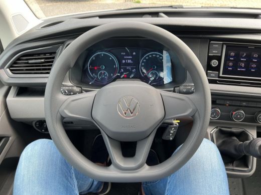 Volkswagen Transporter 2.0 TDI 110 pk L1H1 28 | Bijrijdersbank | Achterdeuren | A- Camera | BPM Vrij | ActivLease financial lease