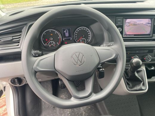 Volkswagen Transporter 2.0 TDI 110 pk L1H1 28 | Bijrijdersbank | Achterdeuren | A-Camera | Navi via App | BPM Vrij | ActivLease financial lease